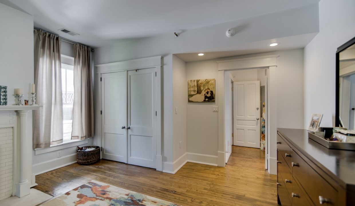 623-EHighSt-202-LexingtonKY-NCH011