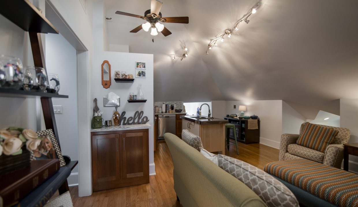 623-EHighSt-202-LexingtonKY-NCH015